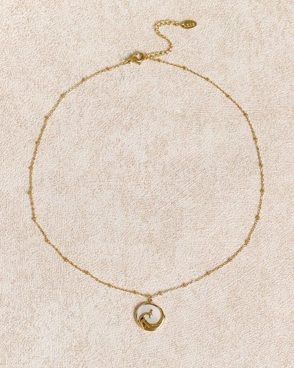 White Seashell Pendant Necklace
